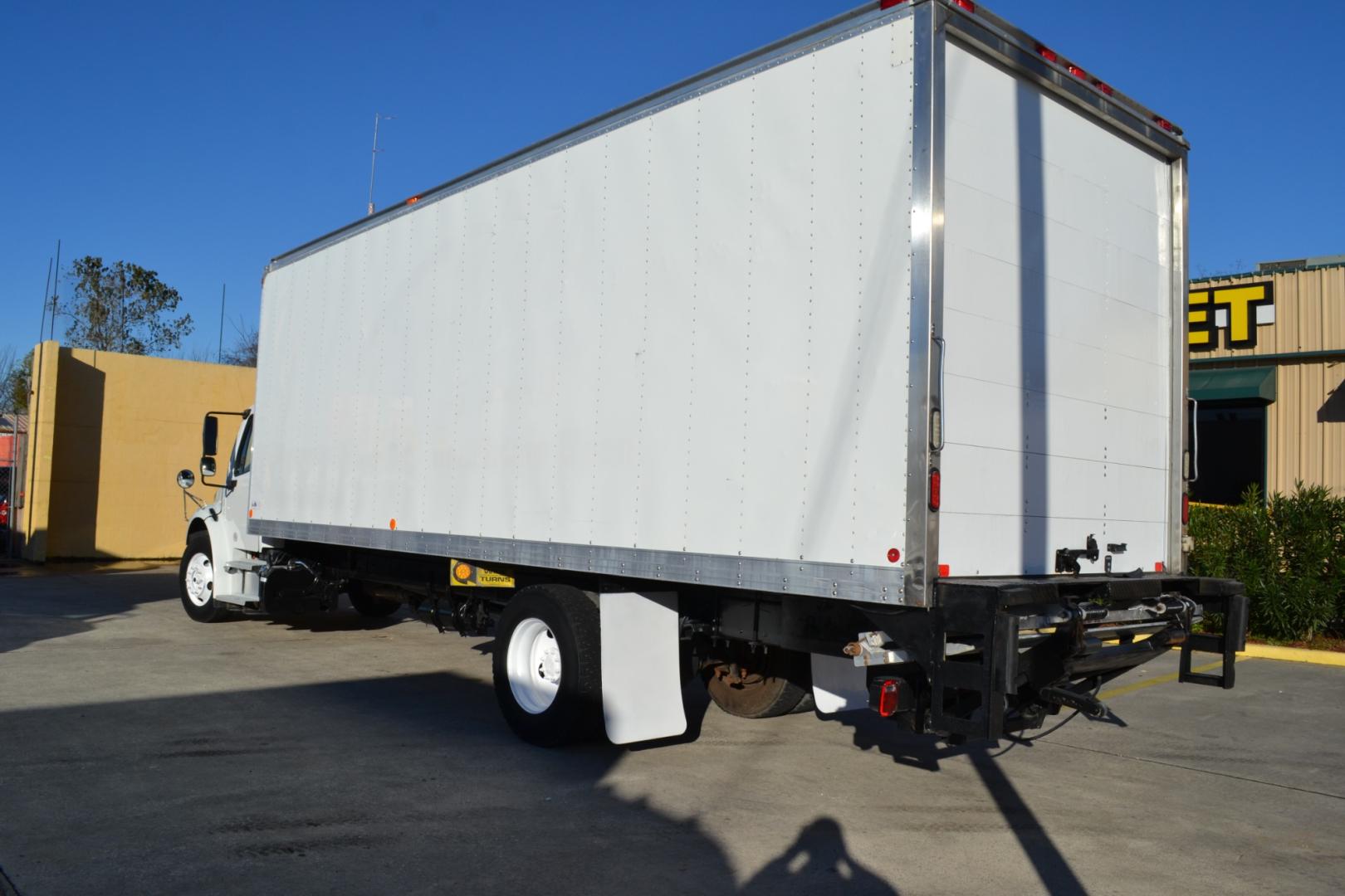 2015 WHITE /GRAY FREIGHTLINER M2-106 with an CUMMINS ISB 6.7L 220HP engine, ALLISON 2100HS AUTOMATIC transmission, located at 9172 North Fwy, Houston, TX, 77037, (713) 910-6868, 29.887470, -95.411903 - Photo#6